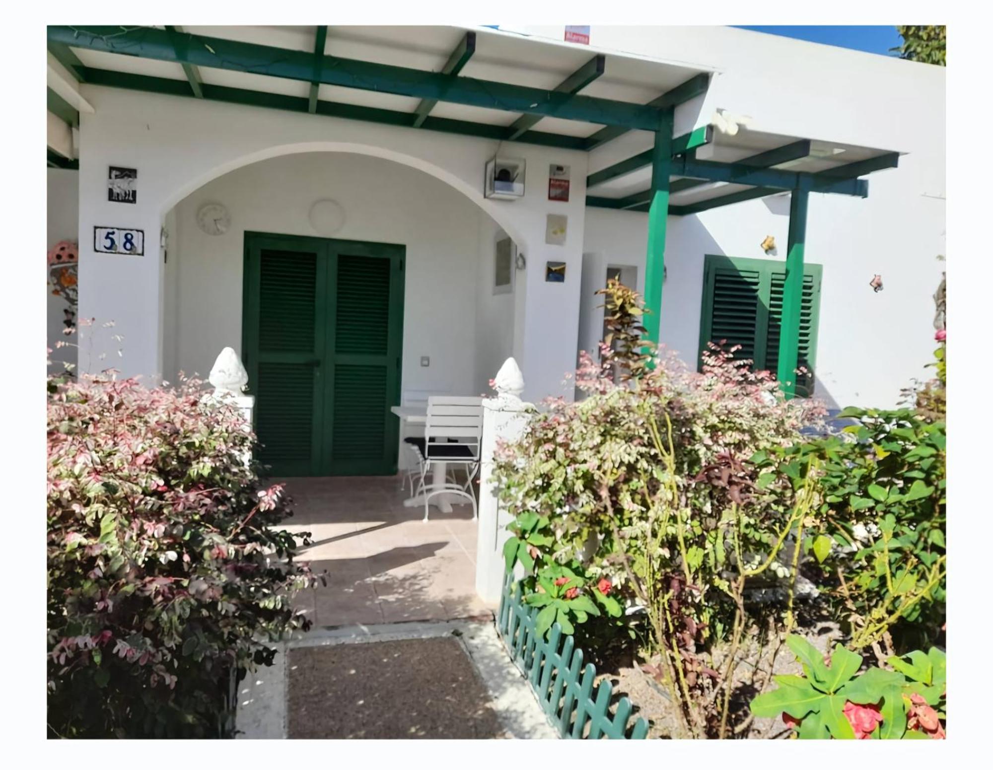 פלאיה בלנקה Apartamento Bungalows Isabel Maria מראה חיצוני תמונה